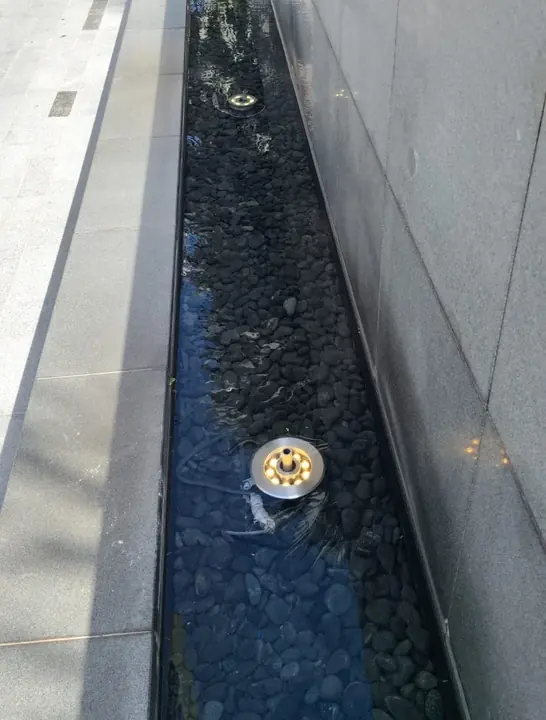 Replacement light operating in a narrow water feature
