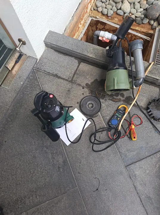 Pool pump diagnostic equipment beside an access chamber